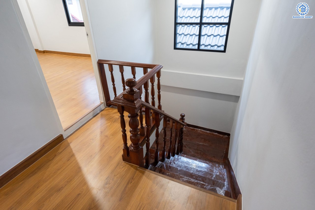 บ้านมือสองตกแต่งใหม่ ม.ดอนเมืองวิลล่า2 เพิ่มสิน บ้านเดี่ยวหลังใหญ่ เนื้อที่ 60 ตร.ว. ฟังก์ชัน 4 ห้องนอน 2 ห้องน้ำ จอดรถได้ 2 คัน บนทำเลเดินทางสะดวก เชื่อมต่อถ.สายไหม, ถ.พหลโยธิน ใกล้รถไฟฟ้าสายสีเขียว "สถานีสะพานใหม่" และทางด่วน "ฉลองรัช" รายล้อมด้วยสิ่งอำนวยความสะดวกครบครัน